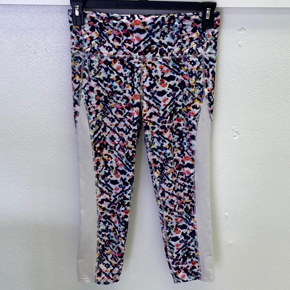 Athleta Pants - Athleta Chaturanga Capri Leggings Size Med